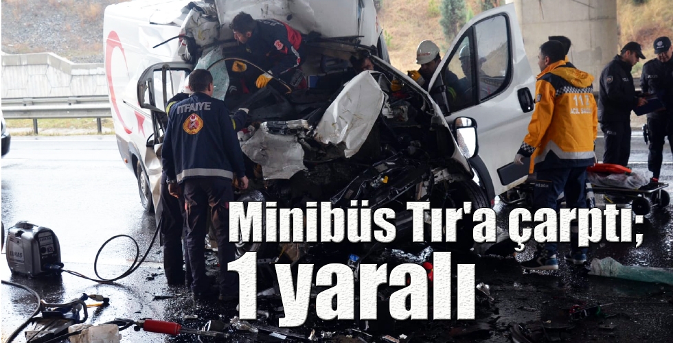 Minibüs Tıra çarptı 1 yaralı