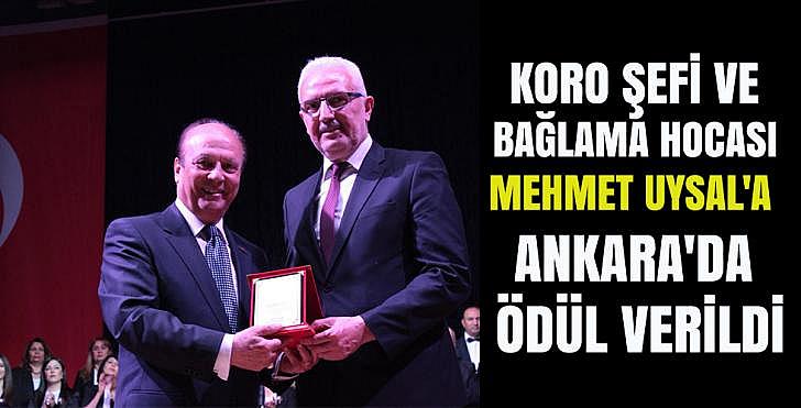 KORO ŞEFİ VE BAĞLAMA HOCASI MEHMET UYSAL A ANKARA DA ÖDÜL VERİLDİ