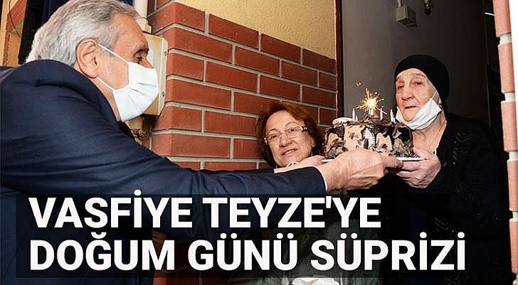 Vasfiye Teyze ye süpriz doğum günü