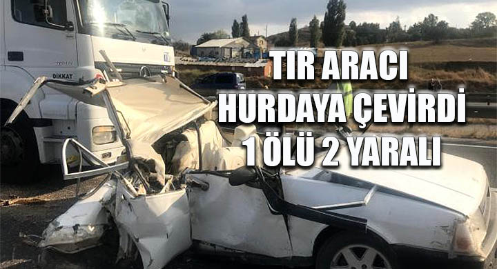 Tır aracı hurdaya çevirdi